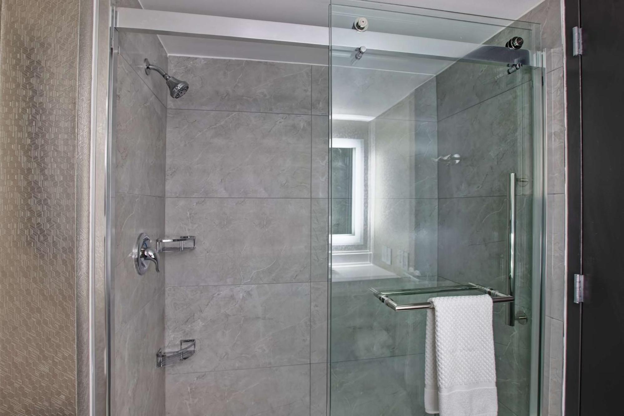 Embassy Suites Syracuse Восток Сиракьюс Экстерьер фото